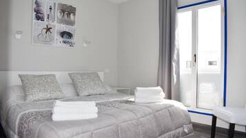 1 slaapkamer, een kluis op de kamer, een strijkplank/strijkijzer