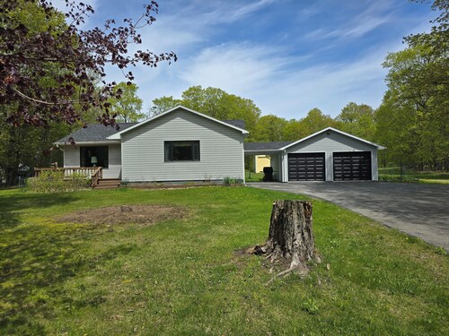 Drummond Island Hotel & Vacation Homes - Inland Retreat