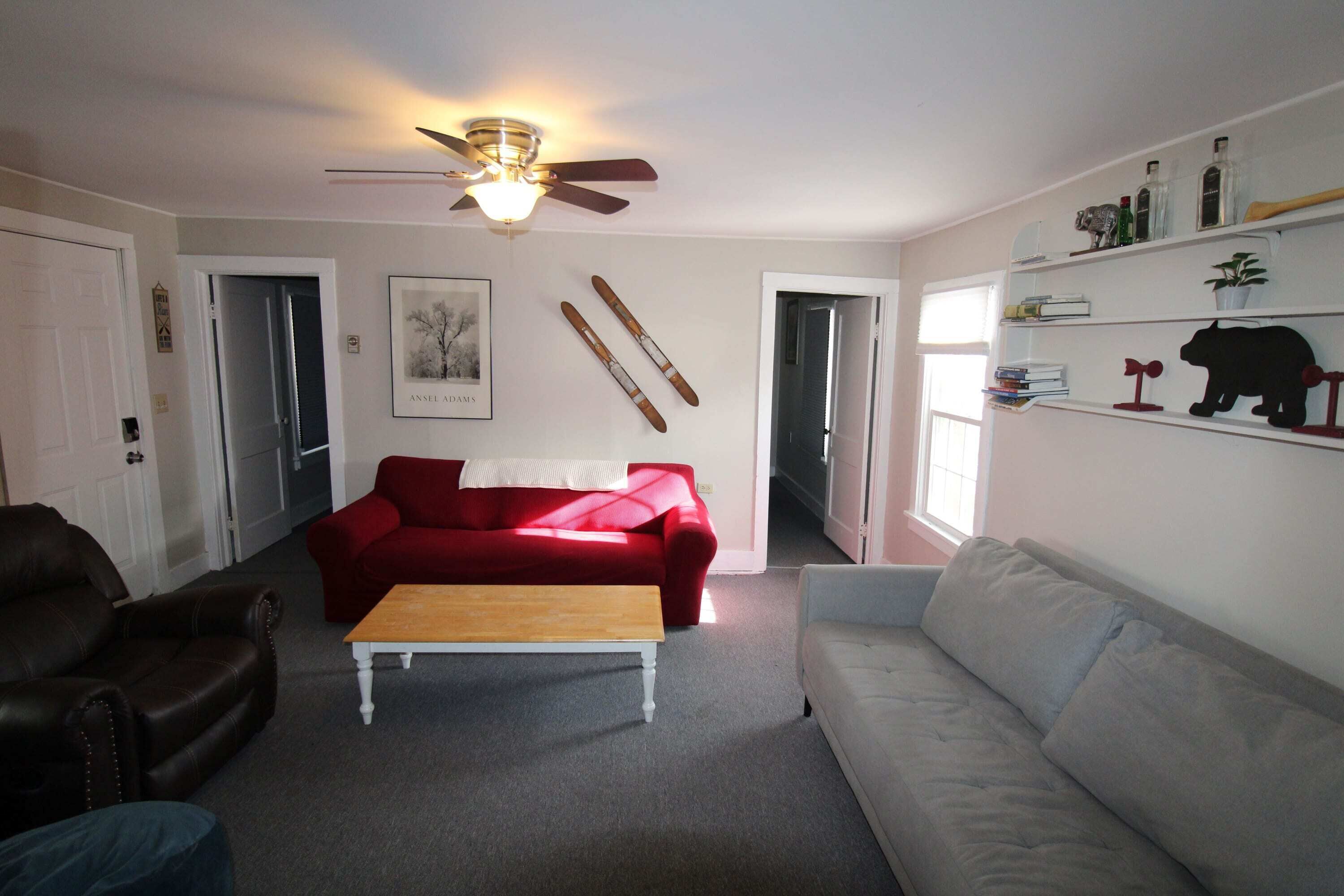 Televisión, chimenea, oficina