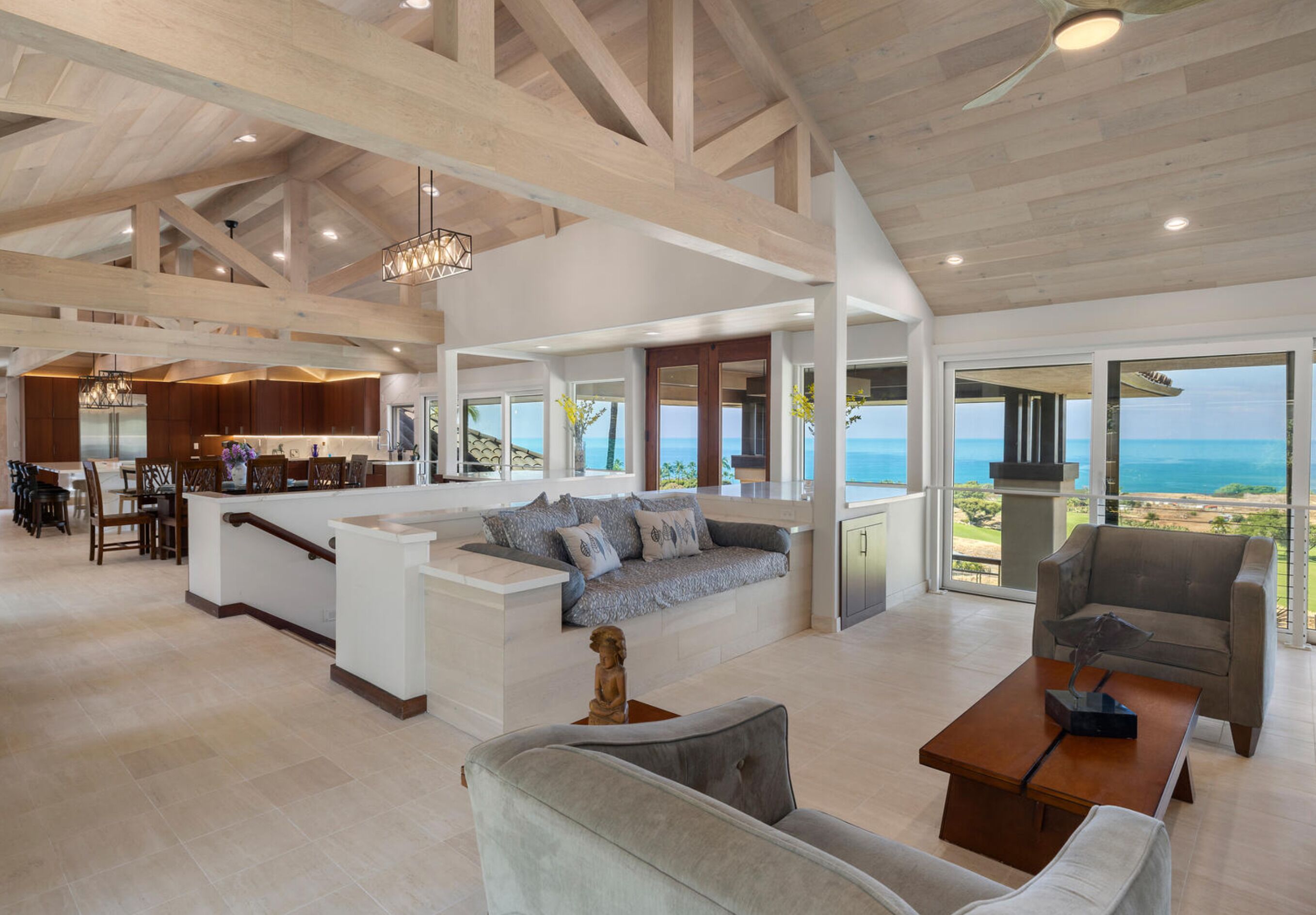 Télévision, lecteur de DVD, chaîne hi-fi