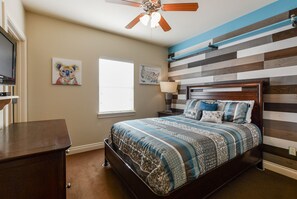 4 slaapkamers, een strijkplank/strijkijzer, gratis wifi, beddengoed