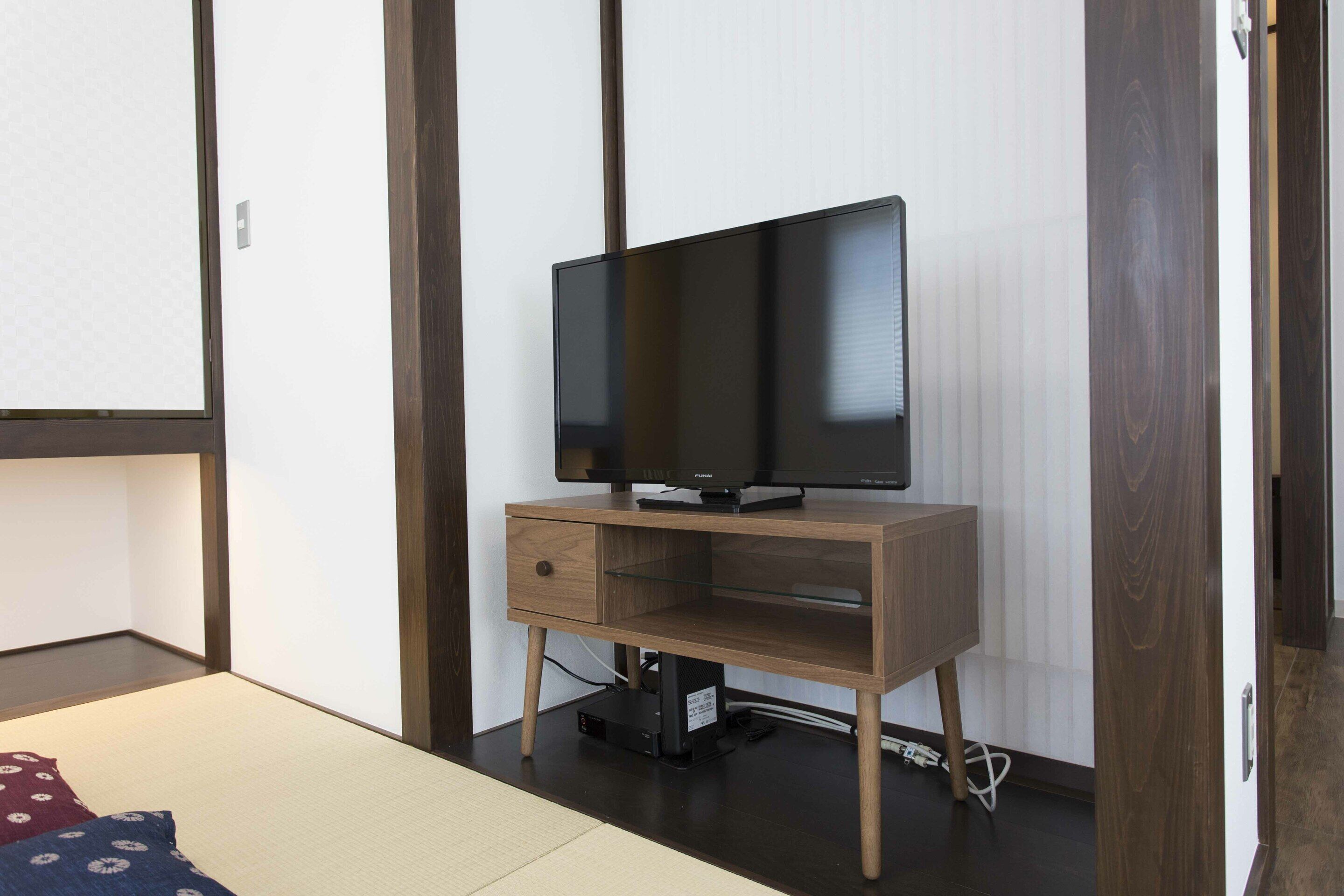 Room 201, Non Smoking | Television