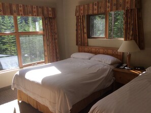 2 bedrooms, WiFi, bed sheets, wheelchair access