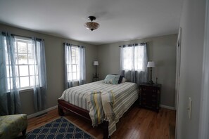 2 Schlafzimmer, Bügeleisen/Bügelbrett, Bettwäsche