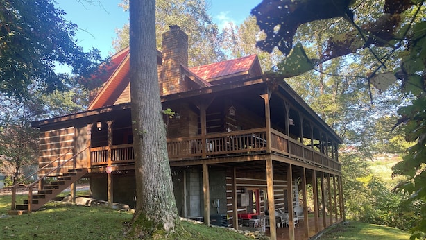 A rustic cabin with a wooden exterior, a red roof, and a balcony. - Lake View Lodge - Beautiful Year Round View of Center Hill Lake and Marina (Lancaster)