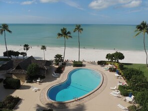 Piscina all'aperto, una piscina riscaldata
