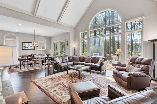 Spacious and Luxurious 4BR Cottage (WITH X2 DOUBLE BEDS IN EACH BEDROOM) Located on Pinehurst National No. 9