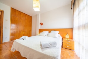 2 bedrooms, iron/ironing board, free WiFi, bed sheets
