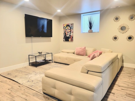 Spacious 2 bedroom unit in the heart of Seattle