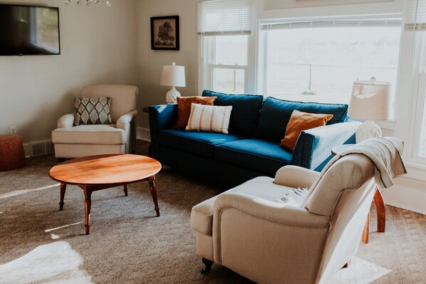 تلفزيون ذكي، مدفأة، تنس طاولة