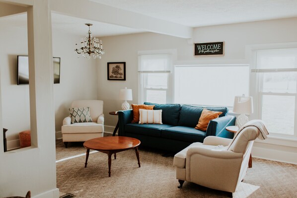 Smart-TV, Kamin, Tischtennisplatte