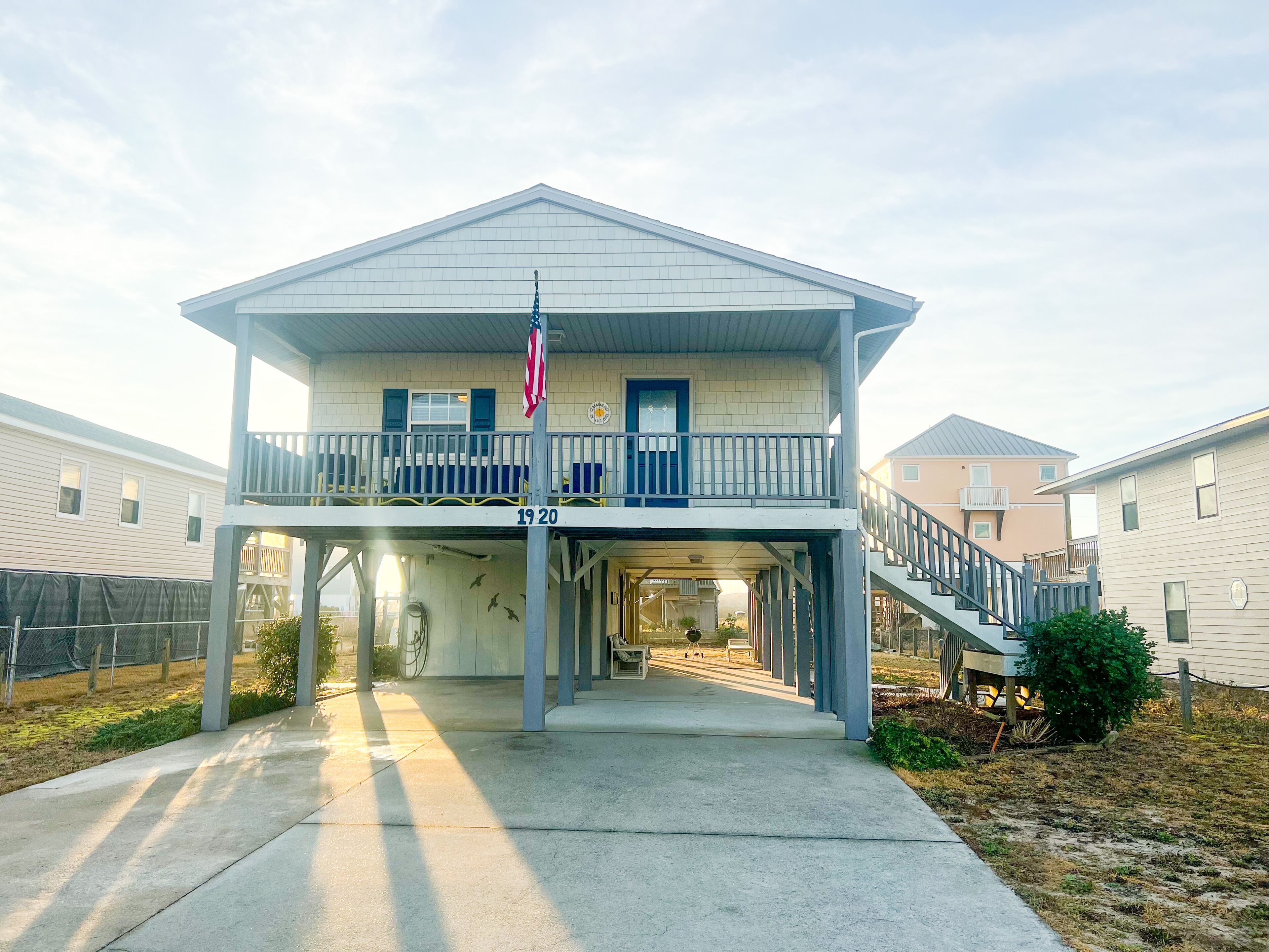 2nd Row ☀️ Ocean View 🌊 Close to Beach Access 🏖️ Perfect Location 🐚 Pet Friendly 🐾