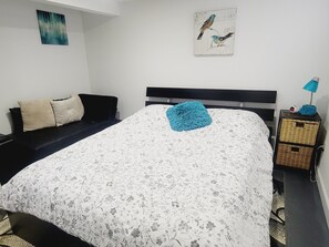 2 bedrooms, desk, iron/ironing board, free WiFi