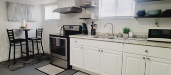 Cozy 2br bottom unit steps from Light Rail train