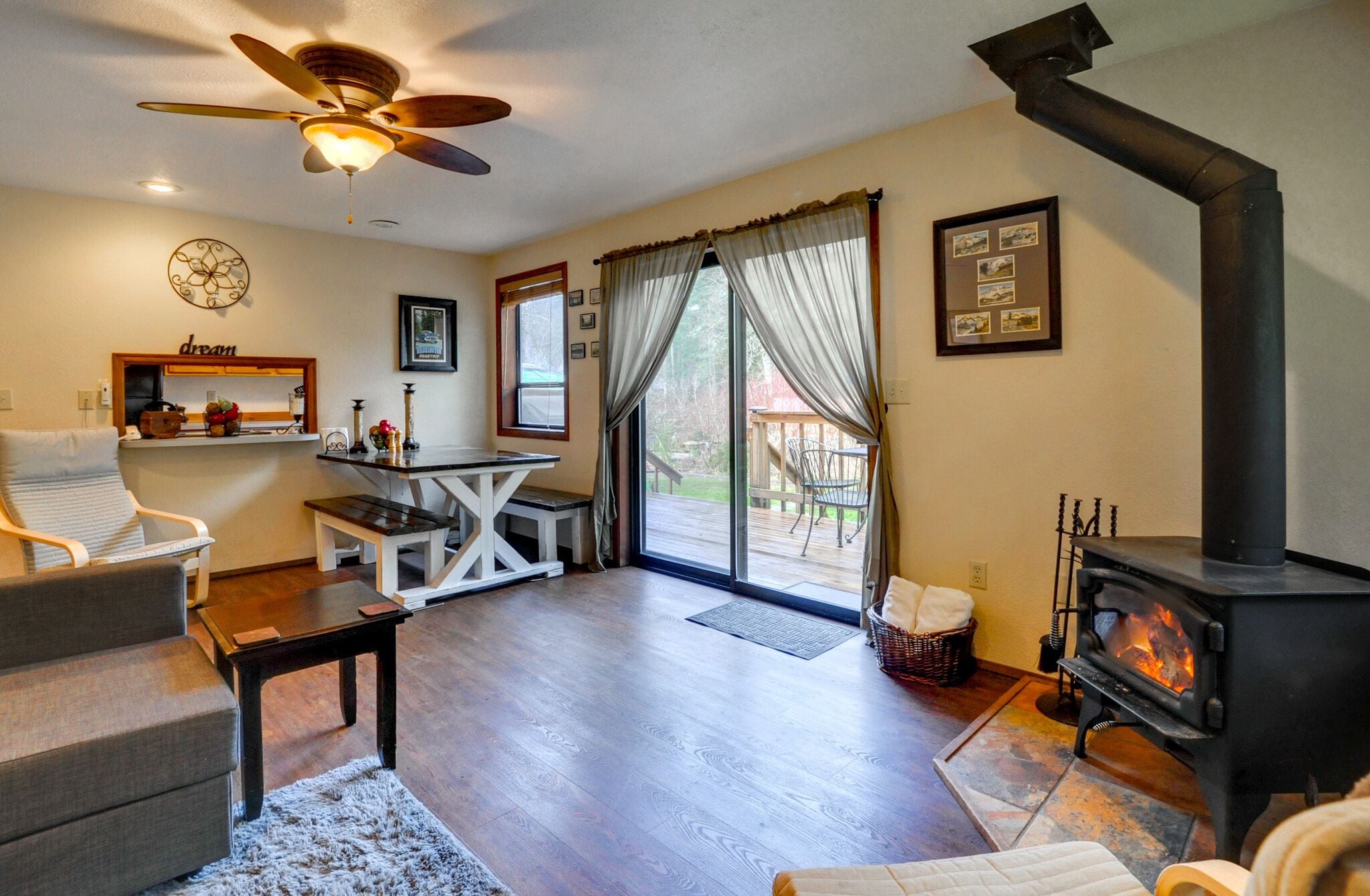 TV, fireplace, offices