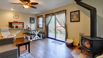 TV, fireplace, offices