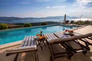Pool - Luxury willa with private tenis court (Slivno)