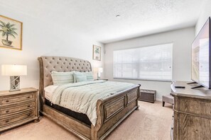 6 室のベッドルーム、デスク、アイロン / アイロン台、WiFi (無料)