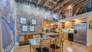 Private kitchen - MtnMusicLoft,Find Your Rhythm in Heart of Downtown (Bristol)