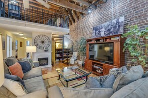 Smart TV, fireplace, Netflix, DVD player