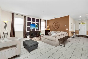 TV, video games, DVD player, foosball - New Listing! Champions Gate Resort, 10mi to Disney & 21mi to Universal - FS222211 (Davenport)