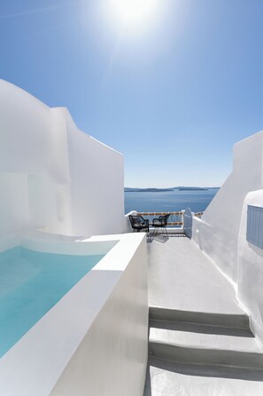 Blue Dome Cave Suite with Hot Tub and Caldera View | Terrace/patio