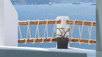 Blue Dome Cave Suite with Hot Tub and Caldera View | 1 bedroom, in-room safe, iron/ironing board, free WiFi