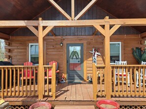 Exterior detail - Cardinal Cabin with Hot tub, WIFI, Dish, park pass (Birdseye)