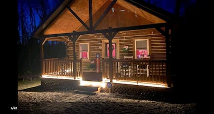 Cardinal Cabin with Hot tub, WIFI, Dish, park pass