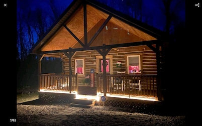 Cardinal Cabin with Hot tub, WIFI, Dish, park pass