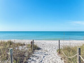 Maison (Seas the Day) | Plage | Plage, canoë