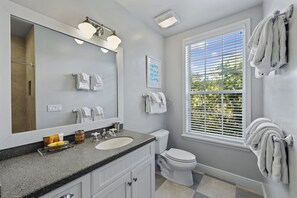 Huis (The Palm and Shell Captiva Island pri) | Badkamer | Een haardroger, handdoeken