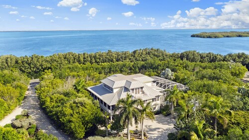 The Palm and Shell Captiva Island Private Luxury Home With Pool hot tub and Beach Access