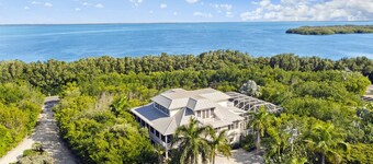 The Palm and Shell Captiva Island Private Luxury Home With Pool hot tub and Beach Access