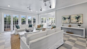 บ้านพัก (The Palm and Shell Captiva Island pri) | ห้องนั่งเล่น | ทีวีจอแบน