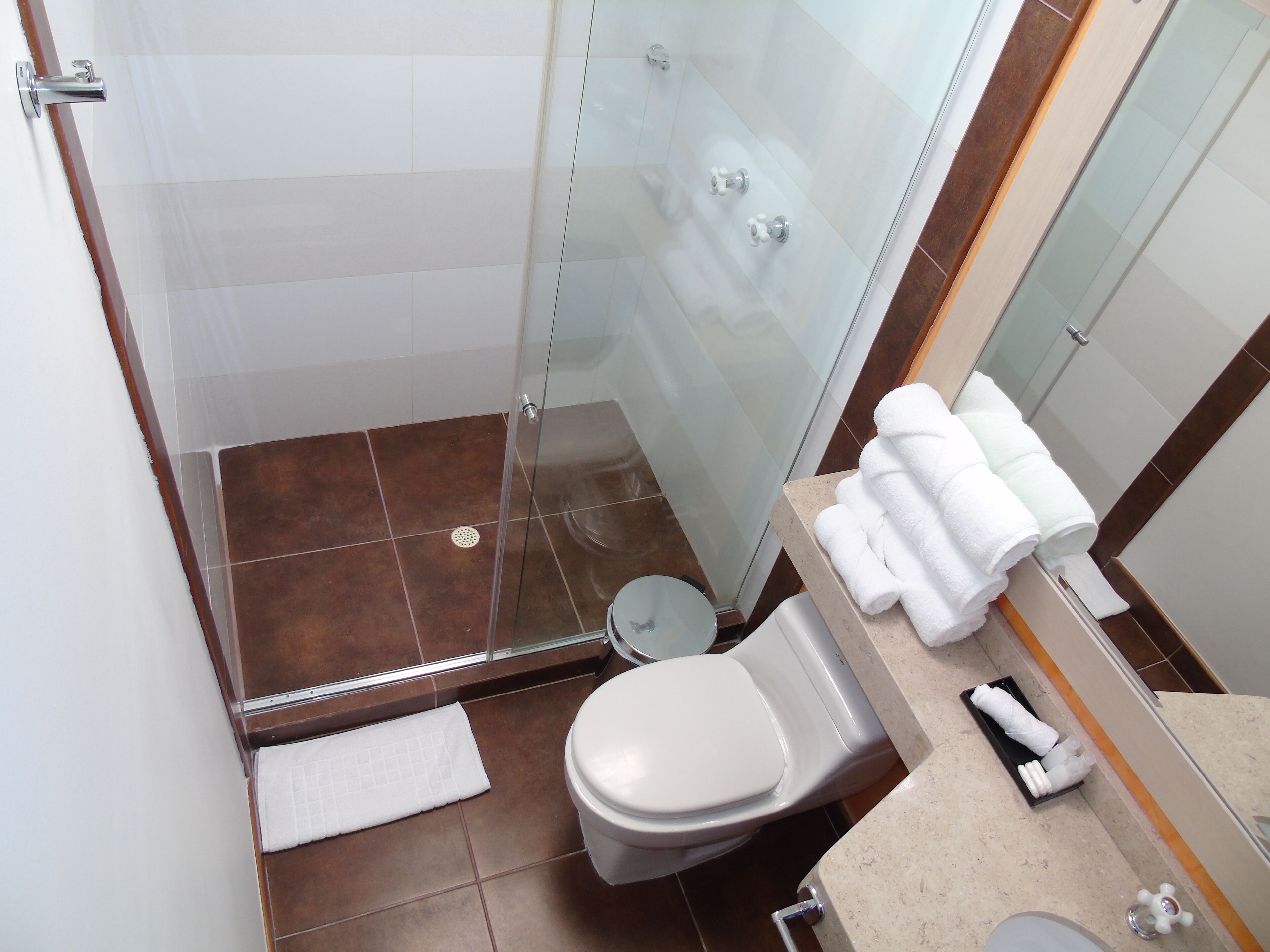 Standard Triple Room | Bathroom | Shower, soap, shampoo, toilet paper