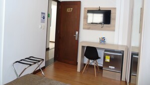 Standard Single Room | Blackout drapes, iron/ironing board (on request), WiFi (free) - Hotel Paradise (Pereira)
