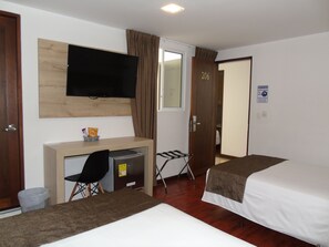 Standard Double Room | Blackout drapes, iron/ironing board, free WiFi - Hotel Paradise (Pereira)