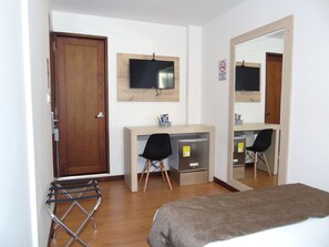 Standard Single Room | Blackout drapes, iron/ironing board, free WiFi - Hotel Paradise (Pereira)