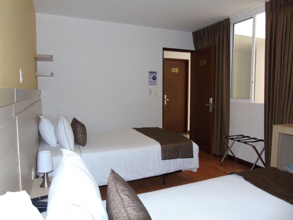 Standard dubbelrum | Mörkläggningsgardiner, strykjärn/strykbräda och gratis wi-fi