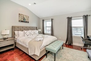 4 Schlafzimmer, Schreibtisch, Bügeleisen/Bügelbrett, Reisekinderbett