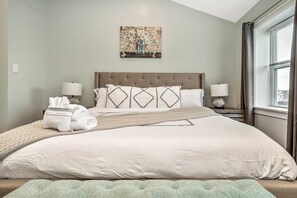 4 bedrooms, desk, iron/ironing board, travel cot