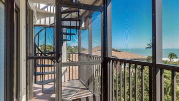 Condo (Shorewood 3B) | Balcón