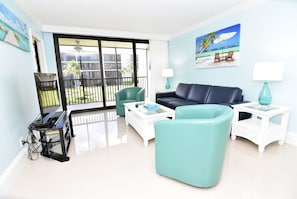 Apartment (Sundial F206) | Wohnzimmer | Fernseher, DVD-Player