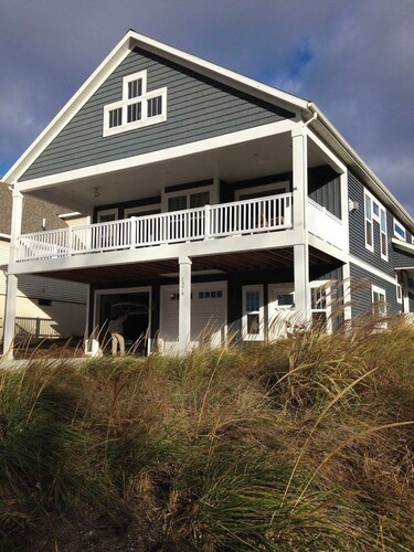 COMFORTABLE LUXURY <br>Lake Michigan beaches sunsets lighthouses trails