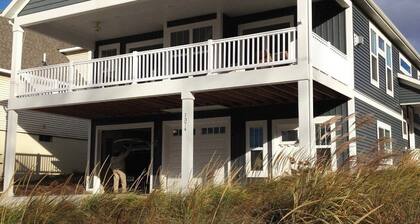 COMFORTABLE LUXURY <br>Lake Michigan beaches sunsets lighthouses trails