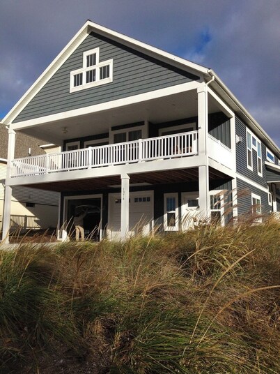 COMFORTABLE LUXURY <br>Lake Michigan beaches sunsets lighthouses trails 