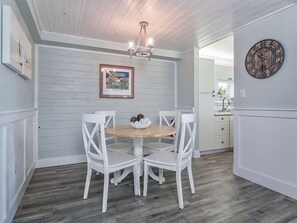 Condo (Spanish Cay B4) | Private kitchen | Fridge, microwave, stovetop, dishwasher - Spanish Cay by Dream Vacation Rentals (Sanibel)