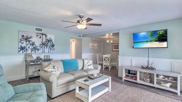 Condo (Spanish Cay B4) | Living room | TV, fireplace