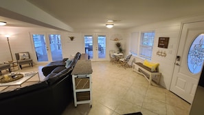 Smart TV, chimenea, videojuegos y reproductor de DVD